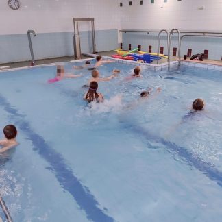 Alkeisuimakoulu 1. ja 2. luokkalaisille, ryhmä 1